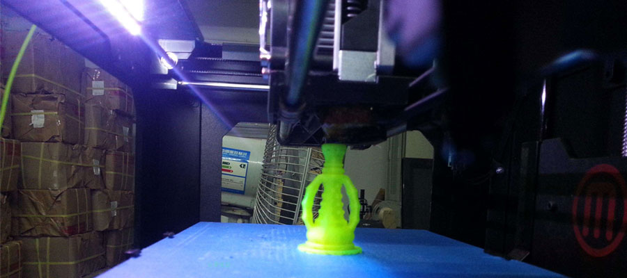 How does 3D printing make up for the shortcomings of traditional manufacturing?